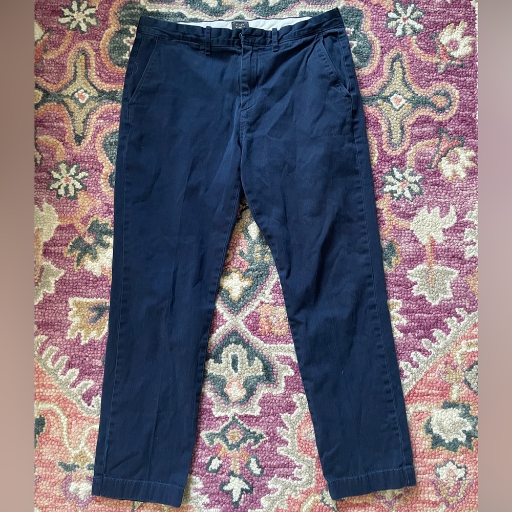 J. Crew Navy Blue Stretch Chinos. W 33 L 30. Straight Fit.